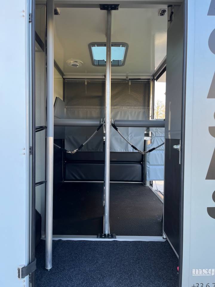 Van per Cavalli Altra marca NISSAN 0 Nuovo