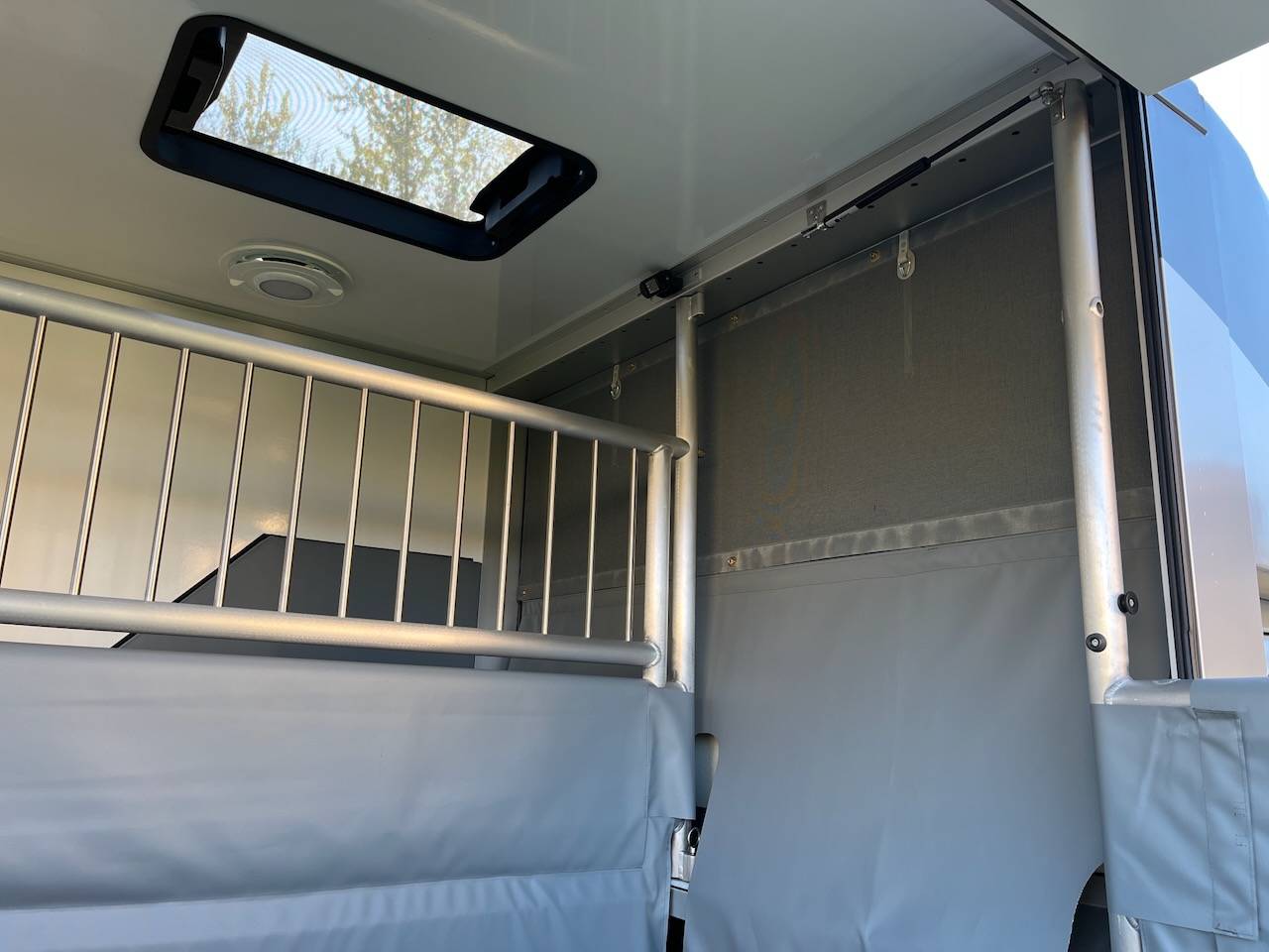 Van per Cavalli Altra marca NISSAN 0 Nuovo