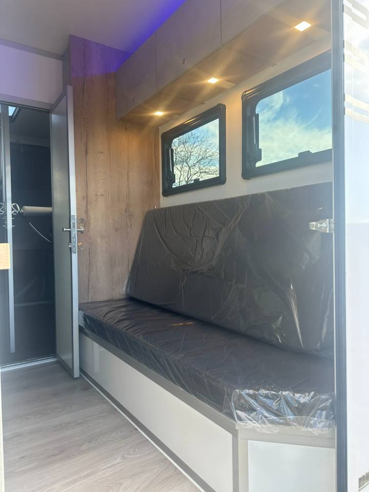 Camion per Cavalli Iveco IVECO 0 Nuovo