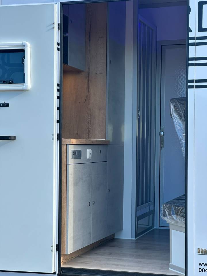 Camion per Cavalli Iveco IVECO 0 Nuovo