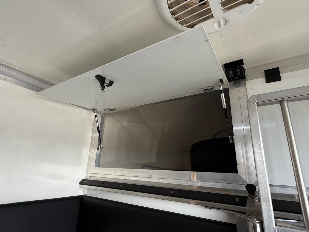 Van per Cavalli Krismar MASTER THEAULT 3 PLACES 2021 Occasione