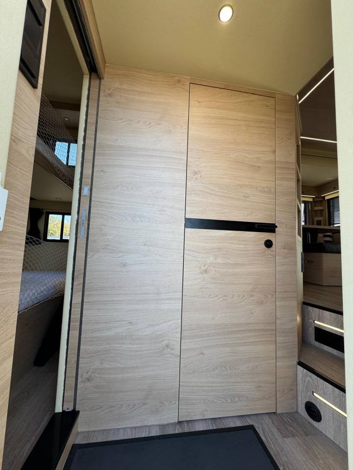 Camion per Cavalli Krismar MERCEDES 2021 Occasione