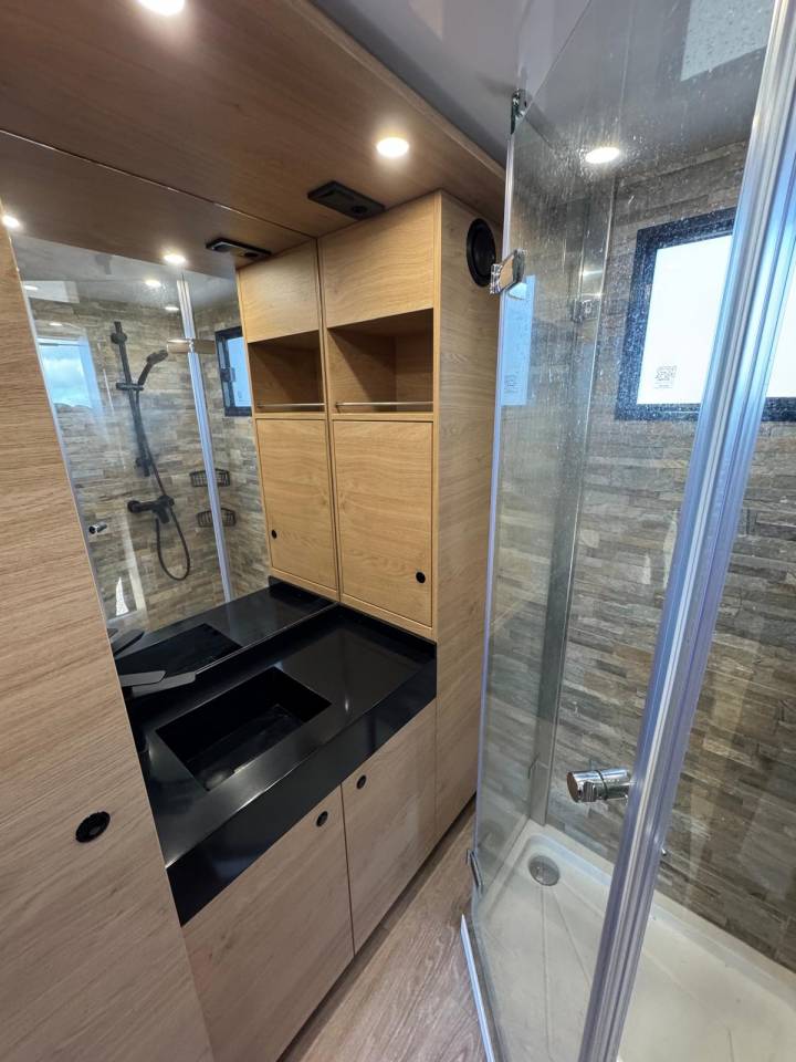 Camion per Cavalli Krismar MERCEDES 2021 Occasione