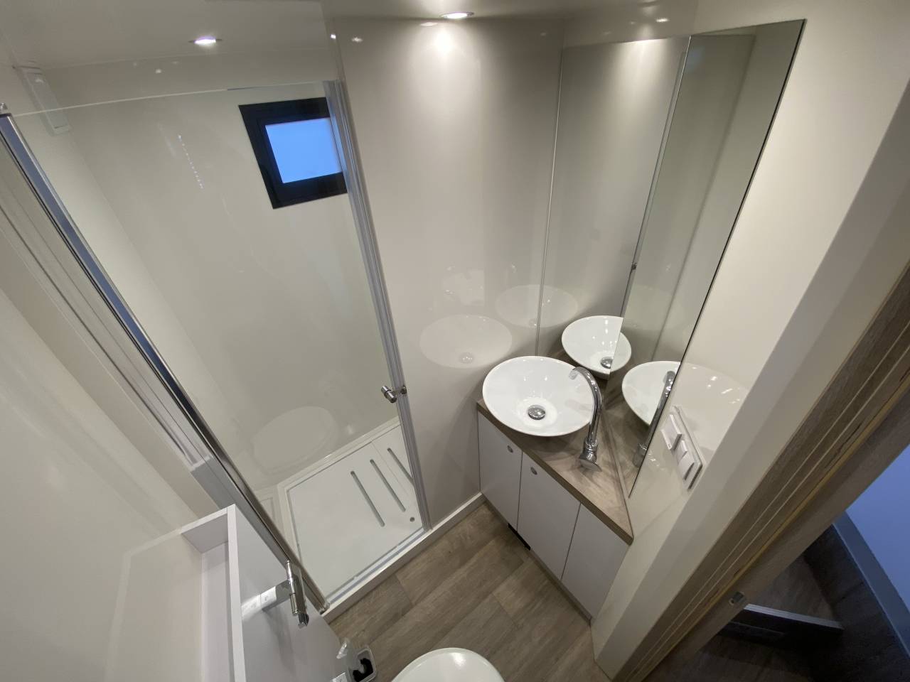 Camion per Cavalli AKX  2025 Nuovo