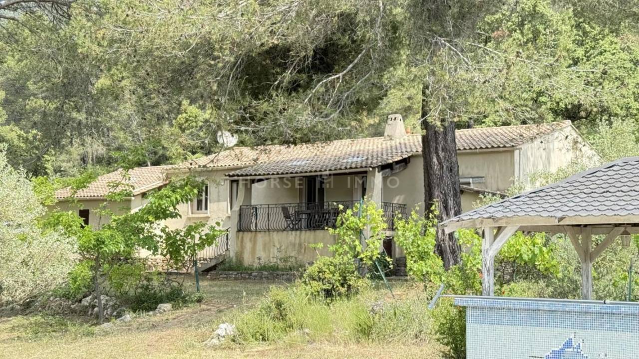 Propriet&agrave; equestre In vendita Var