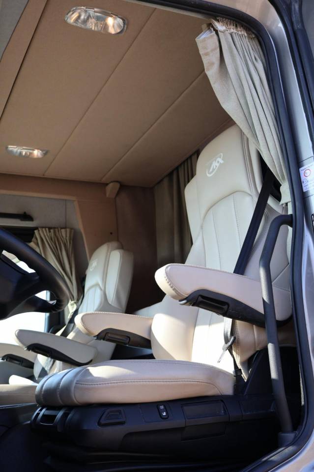 Camion per Cavalli AKX MERCEDES-ACTROS 2018 Occasione