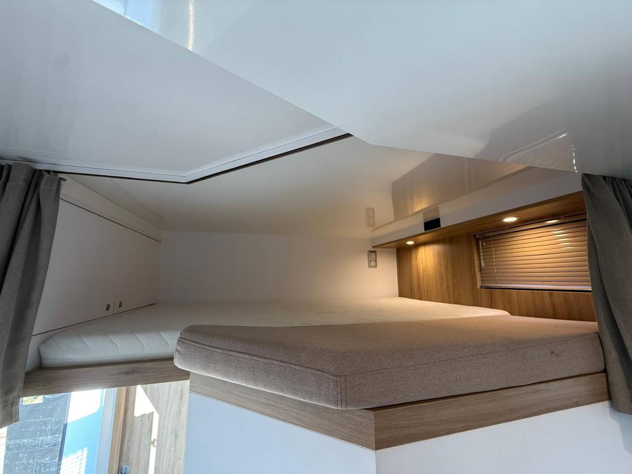 Camion per Cavalli AKX MERCEDES-ACTROS 2018 Occasione