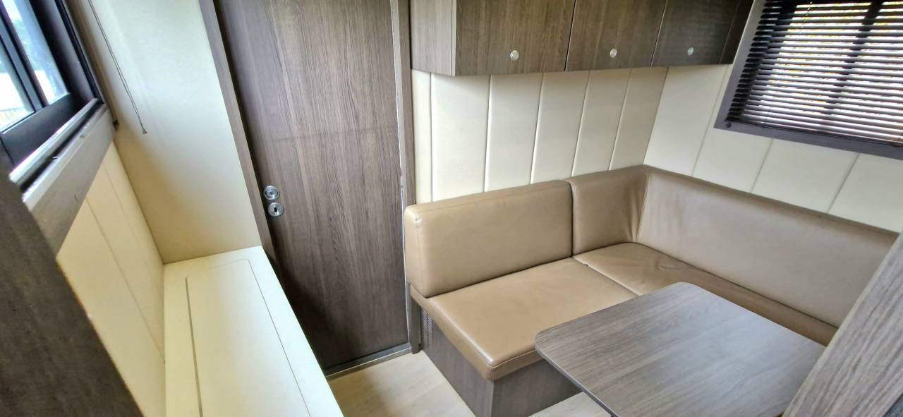 Camion per Cavalli Iveco STRALIS 19/360 2012 Occasione