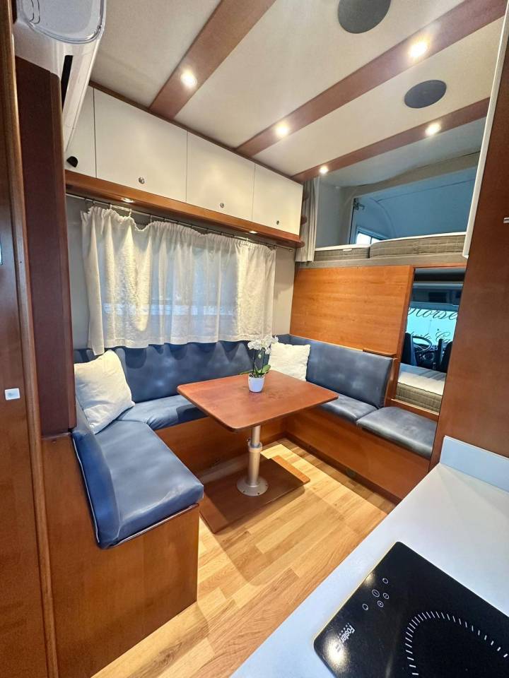 Camion per Cavalli Trans Box eurocargo  2006 Occasione