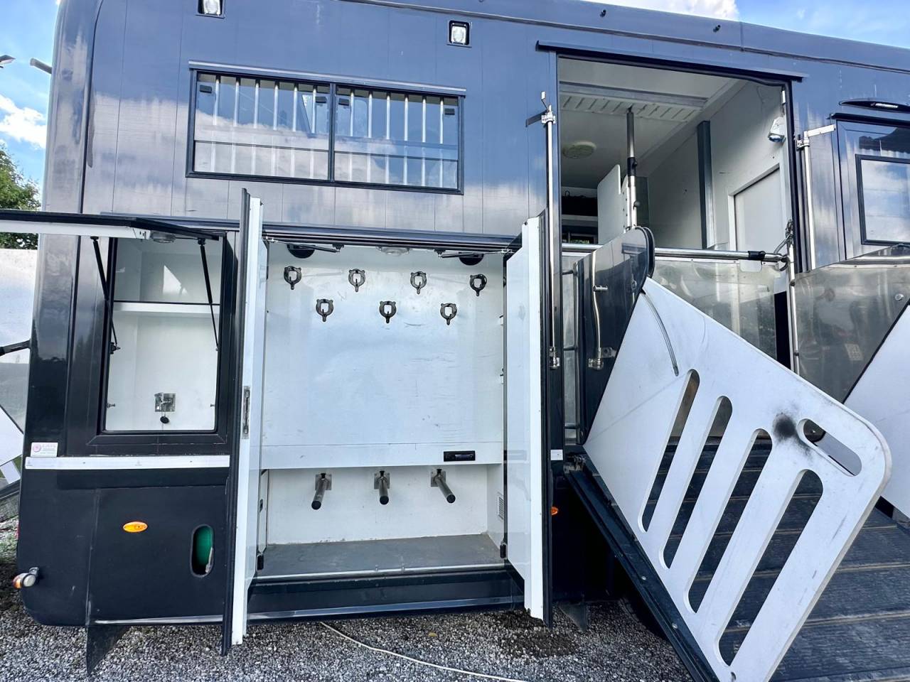 Camion per Cavalli Volvo pop out 2011 Occasione