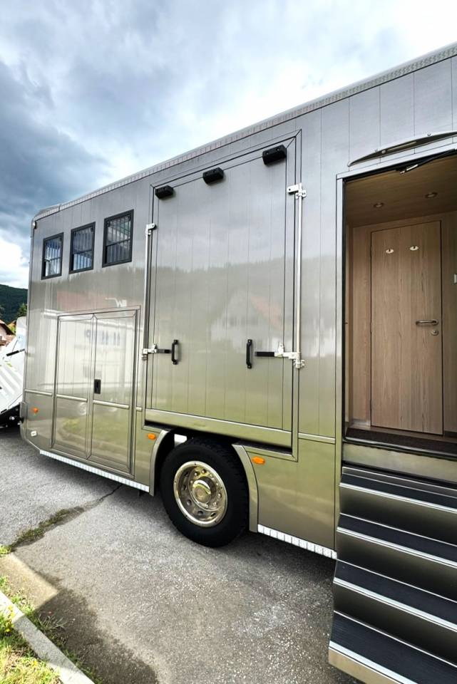 Camion per Cavalli Altra marca VOLVO 0 Occasione