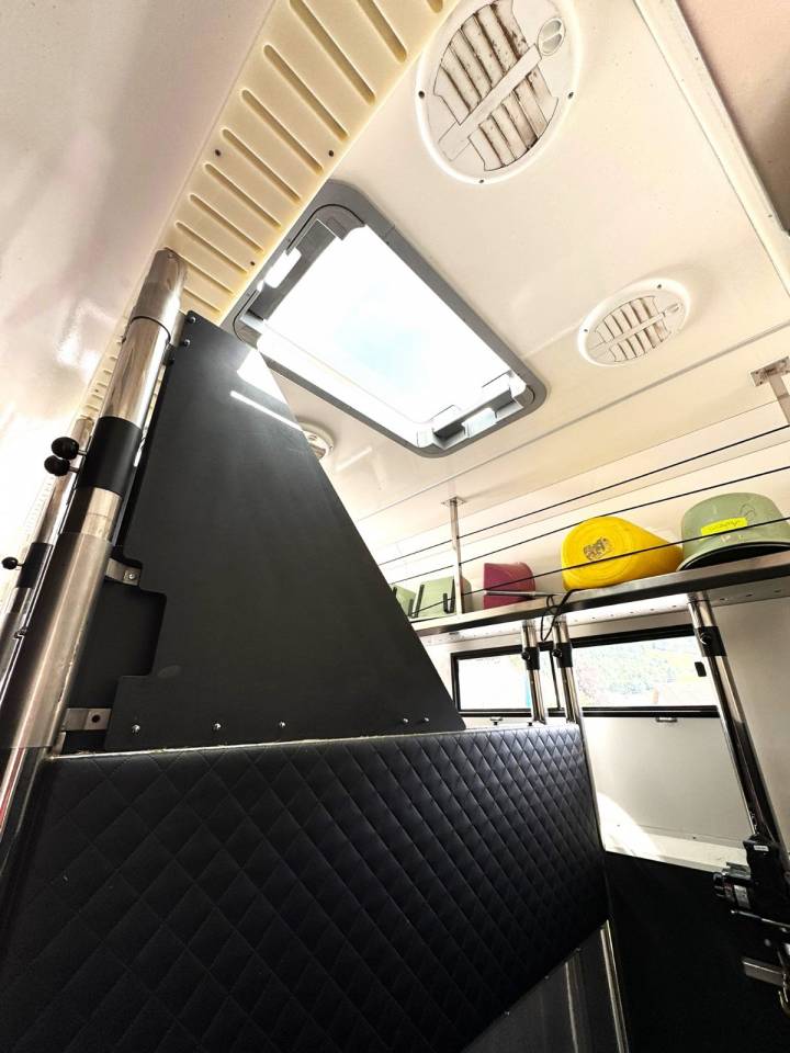 Camion per Cavalli Altra marca VOLVO 0 Occasione