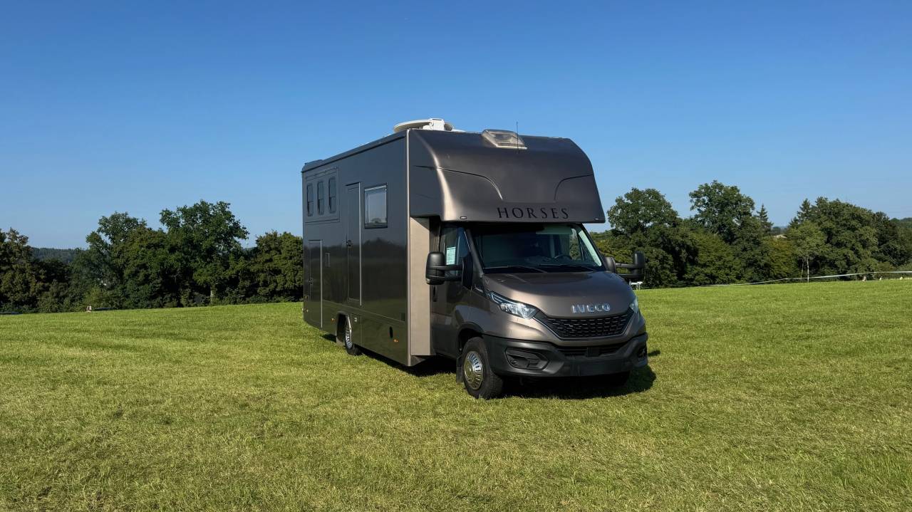 Camion per Cavalli Iveco IVECO 0 Occasione