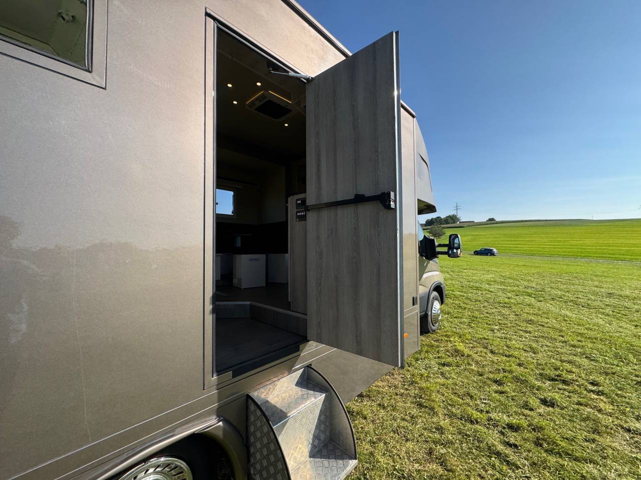 Camion per Cavalli Iveco IVECO 0 Occasione