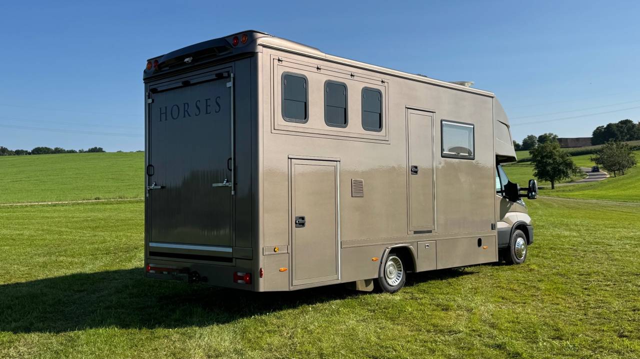 Camion per Cavalli Iveco IVECO 0 Occasione