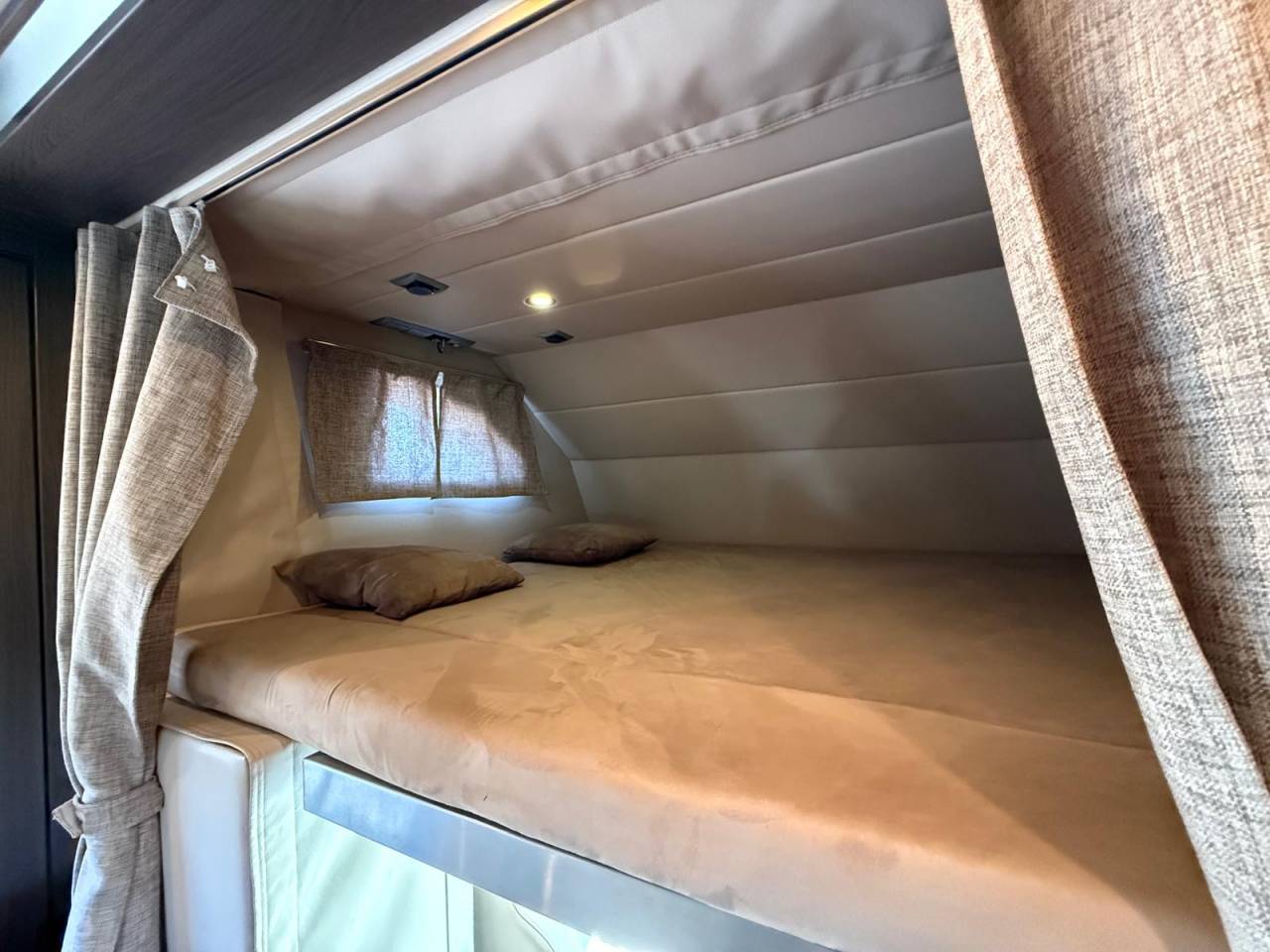 Camion per Cavalli STX IVECO 26.360 2011 Occasione