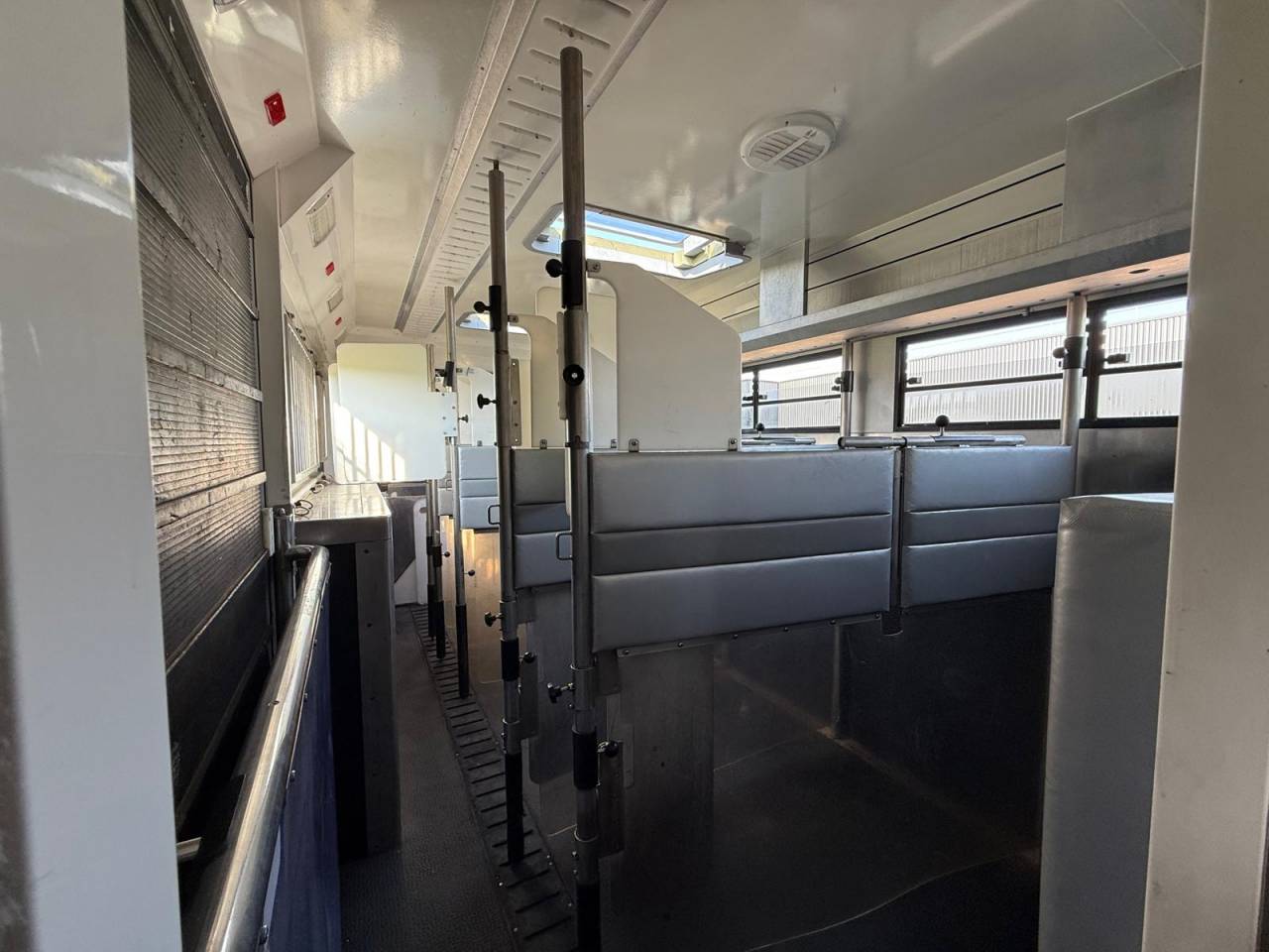 Camion per Cavalli STX IVECO 26.360 2011 Occasione