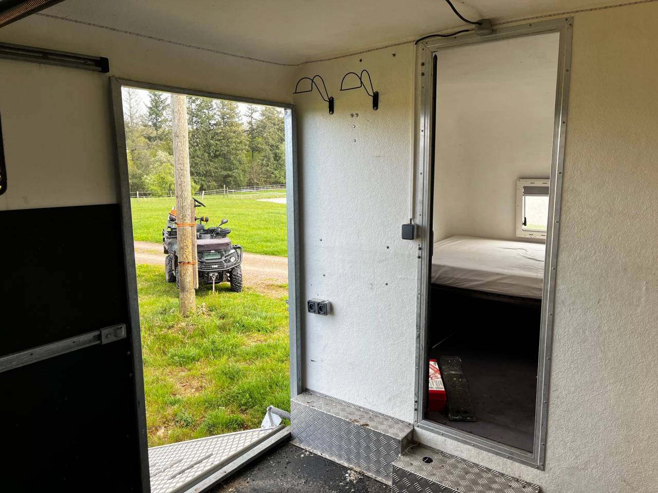 Van per Cavalli Iveco IVECO 35C18 / Semi Remorque VOW 2010 Occasione