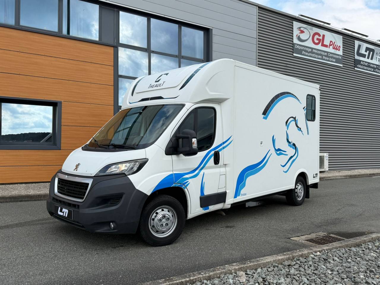 Van per Cavalli Theault PEUGEOT BOXER 150CH STALLE 2015 Occasione