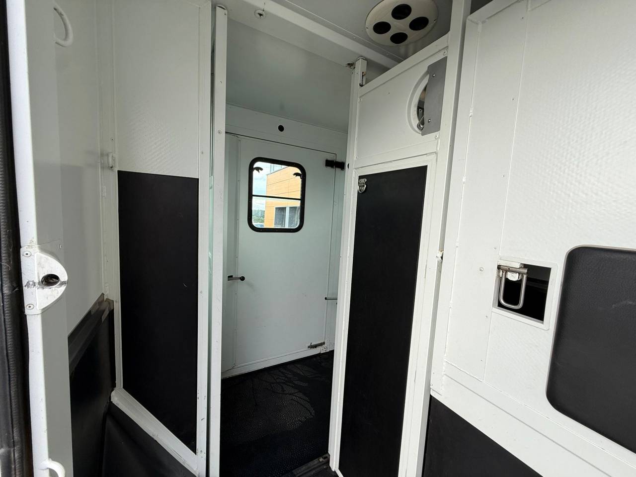 Van per Cavalli Theault PEUGEOT BOXER 150CH STALLE 2015 Occasione