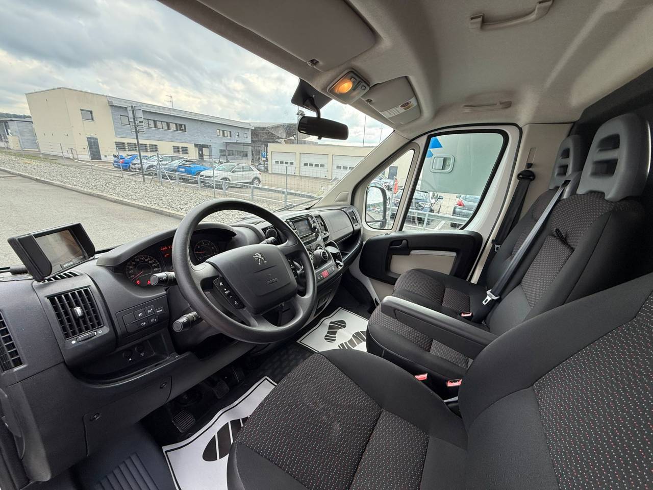 Van per Cavalli Theault PEUGEOT BOXER 150CH STALLE 2015 Occasione