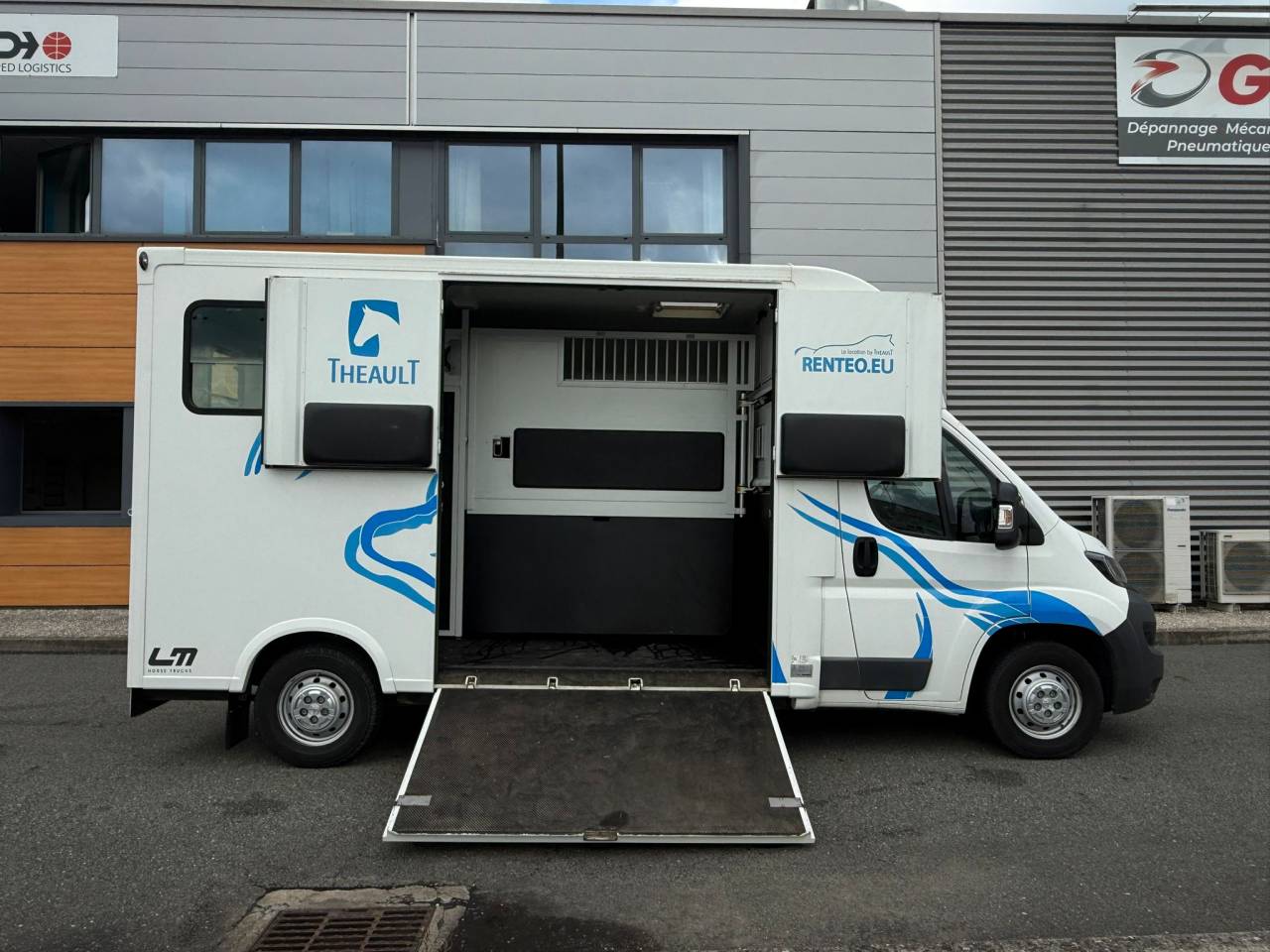 Van per Cavalli Theault PEUGEOT BOXER 150CH STALLE 2015 Occasione