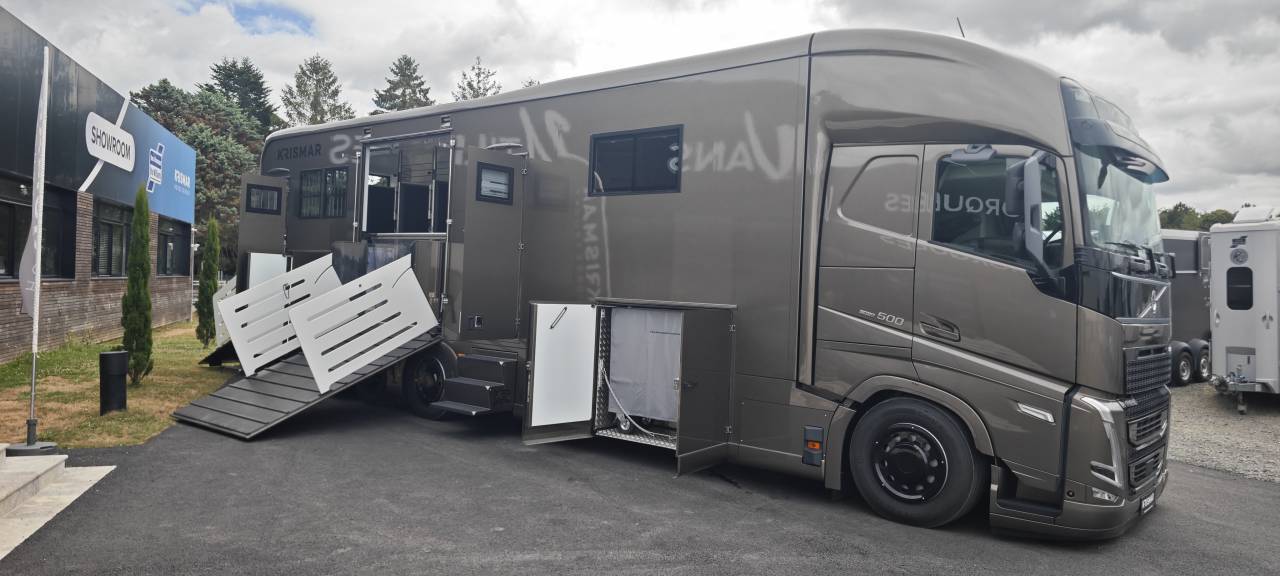 Camion per Cavalli Krismar Volvo FH500 6 chevaux gamme pro 2025 Nuovo