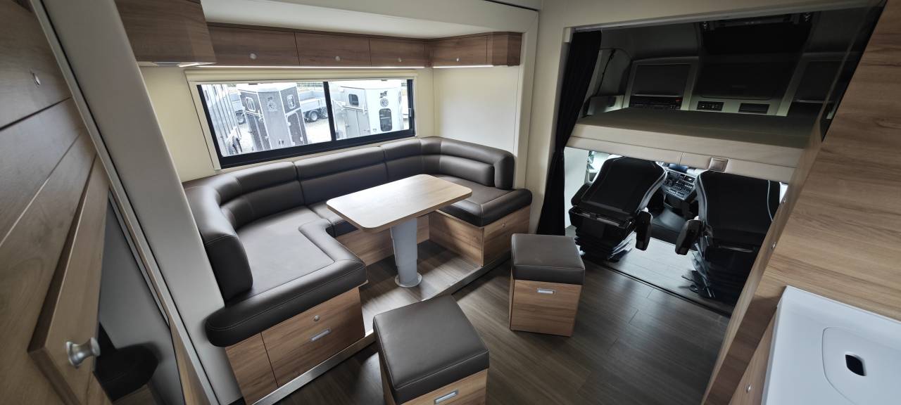 Camion per Cavalli Krismar Volvo FH500 6 chevaux gamme pro 2025 Nuovo