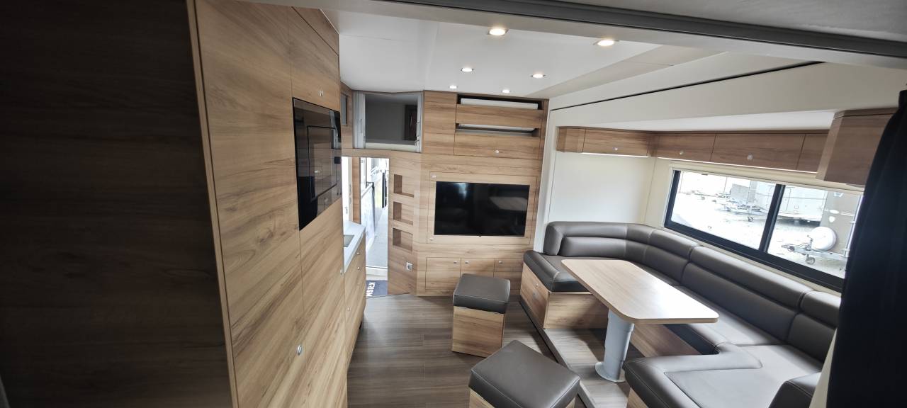 Camion per Cavalli Krismar Volvo FH500 6 chevaux gamme pro 2025 Nuovo