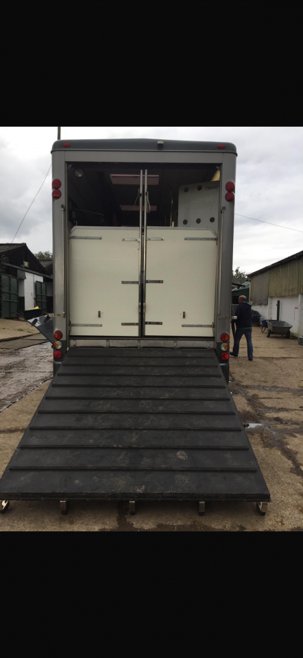 Van per Cavalli Oakley Scania 340 2006 Occasione