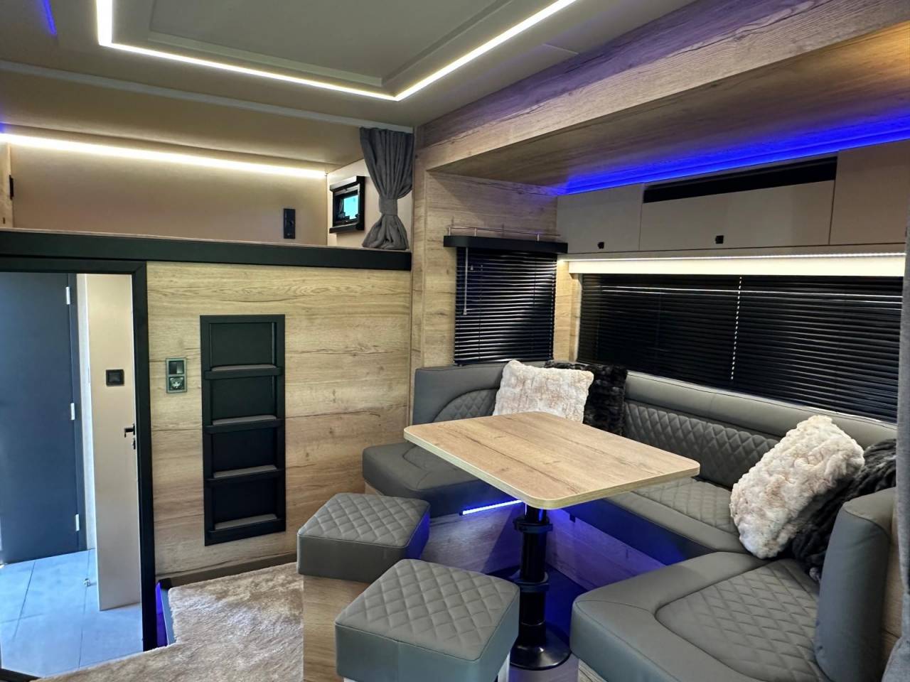 Camion per Cavalli Scania SCANIA 320 INterhorse 2025 Nuovo