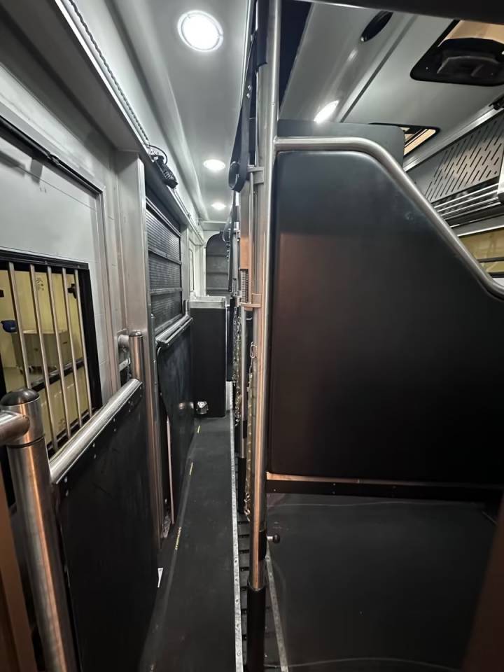 Camion per Cavalli Altra marca VOLVO 0 Occasione