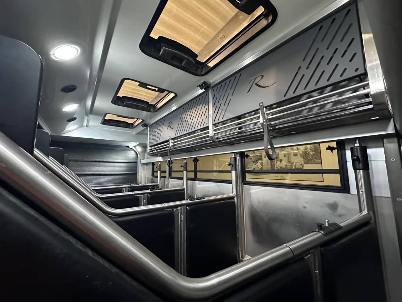 Camion per Cavalli Altra marca VOLVO 0 Occasione