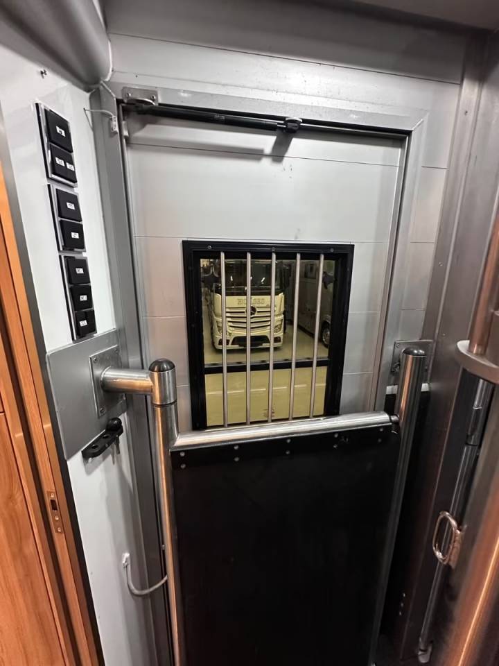 Camion per Cavalli Altra marca VOLVO 0 Occasione