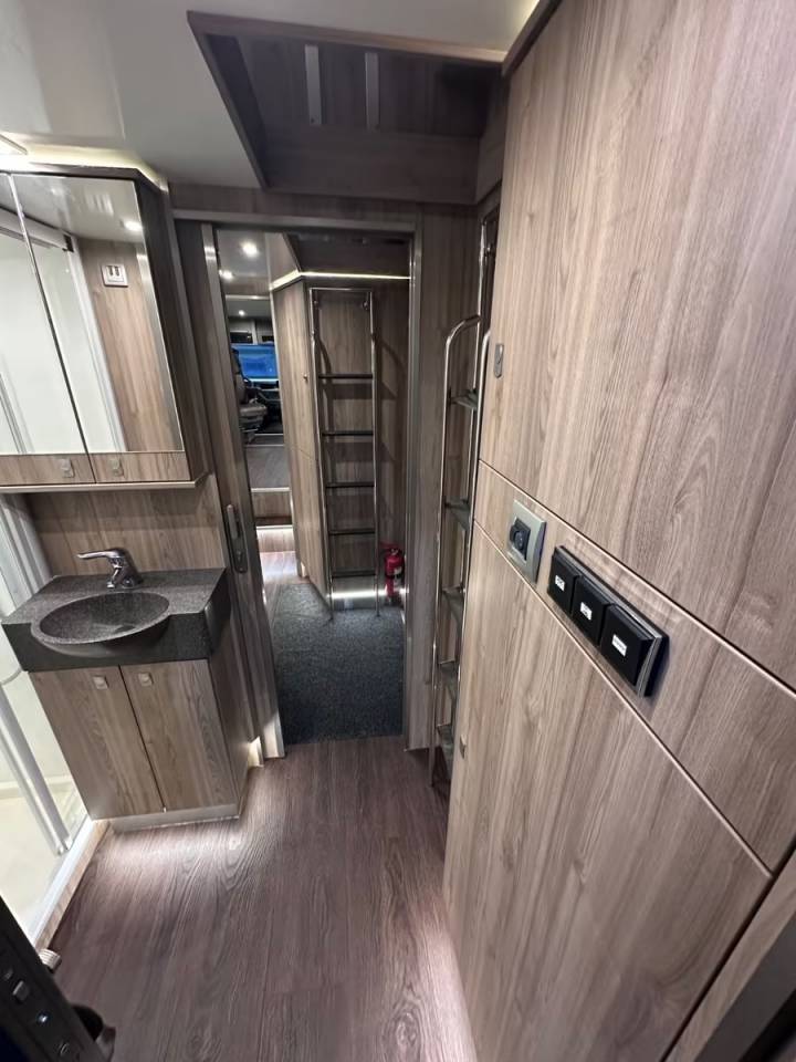 Camion per Cavalli Altra marca VOLVO 0 Occasione