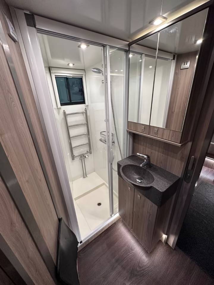 Camion per Cavalli Altra marca VOLVO 0 Occasione