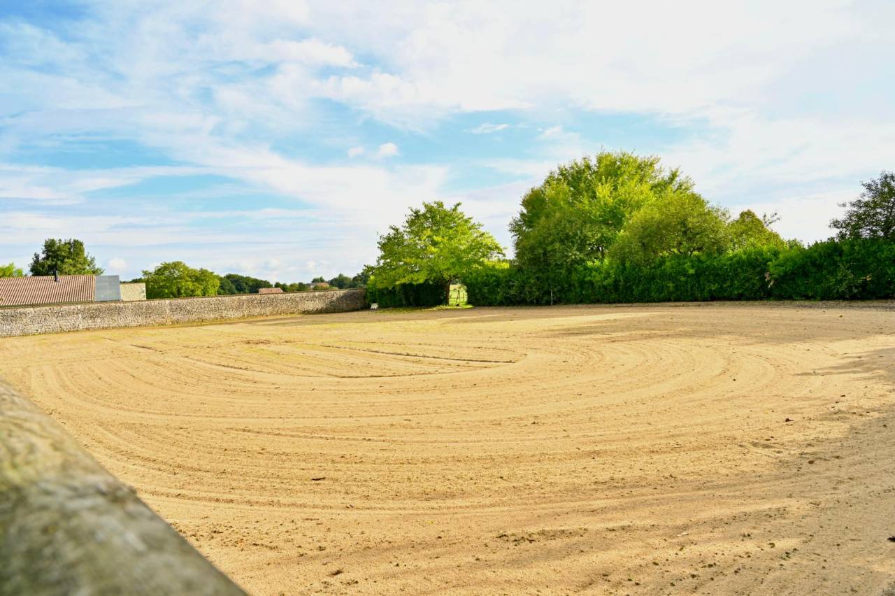 Proprietà equestre In vendita Charente-Maritime