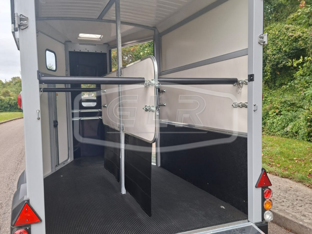 Trailer Ifor Williams HB 511 2 Cavalli 2025 Nuovo