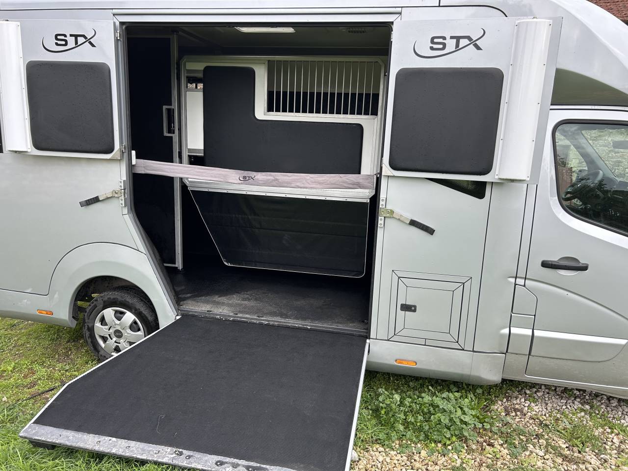 Van per Cavalli STX 5 places assises stalles 2021 Occasione