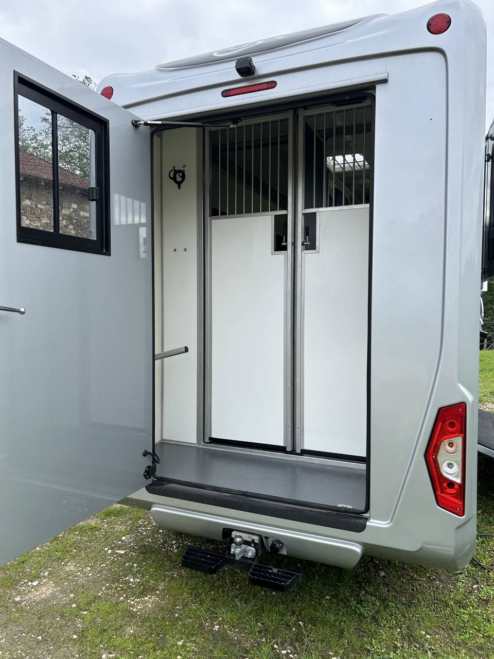 Van per Cavalli STX 5 places assises stalles 2021 Occasione