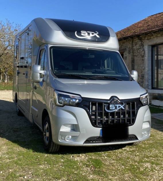 Van per Cavalli STX 5 places assises stalles 2021 Occasione