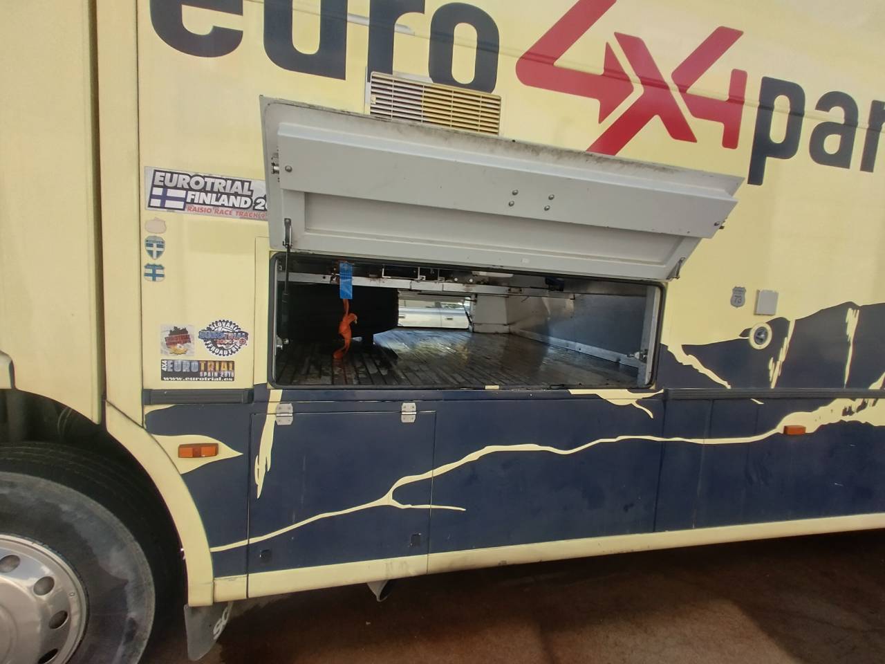 Camion per Cavalli Scania L144 6x2 2003 Occasione