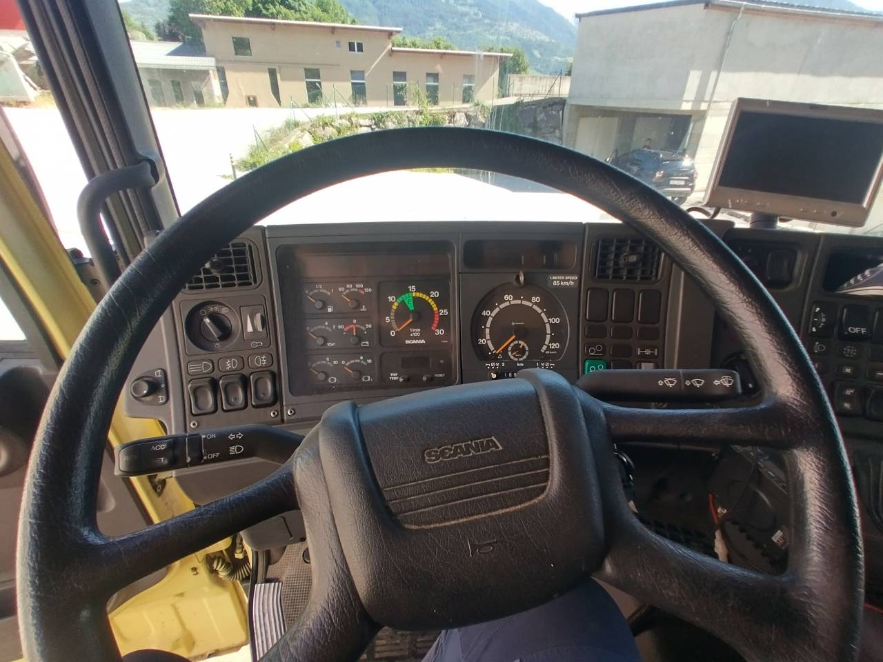 Camion per Cavalli Scania L144 6x2 2003 Occasione