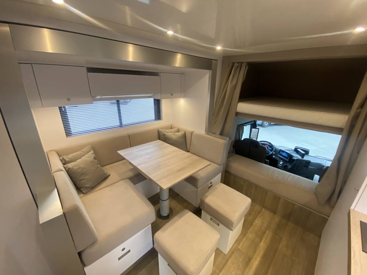 Camion per Cavalli AKX  2024 Occasione