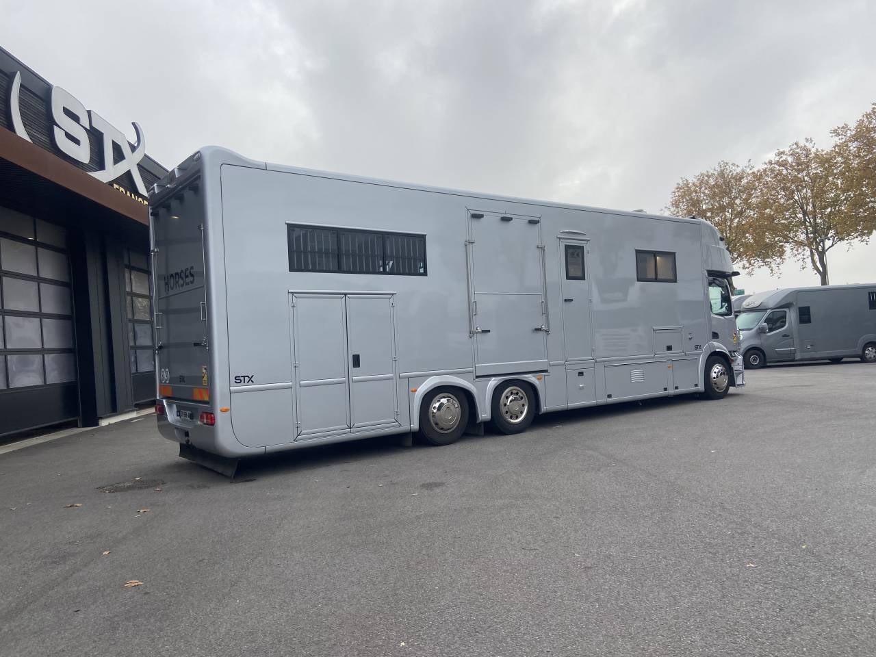 Camion per Cavalli AKX  2024 Occasione