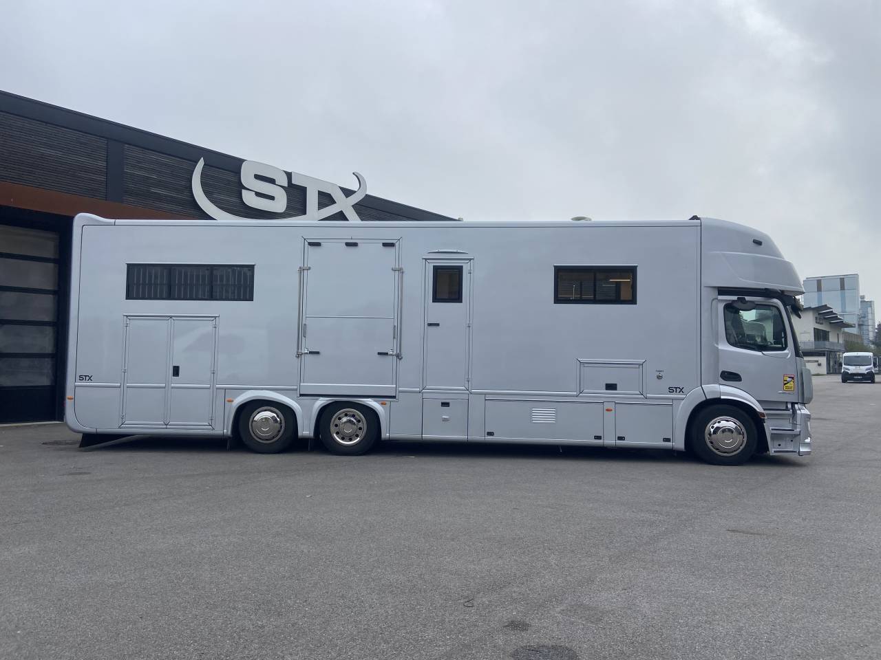 Camion per Cavalli AKX  2024 Occasione