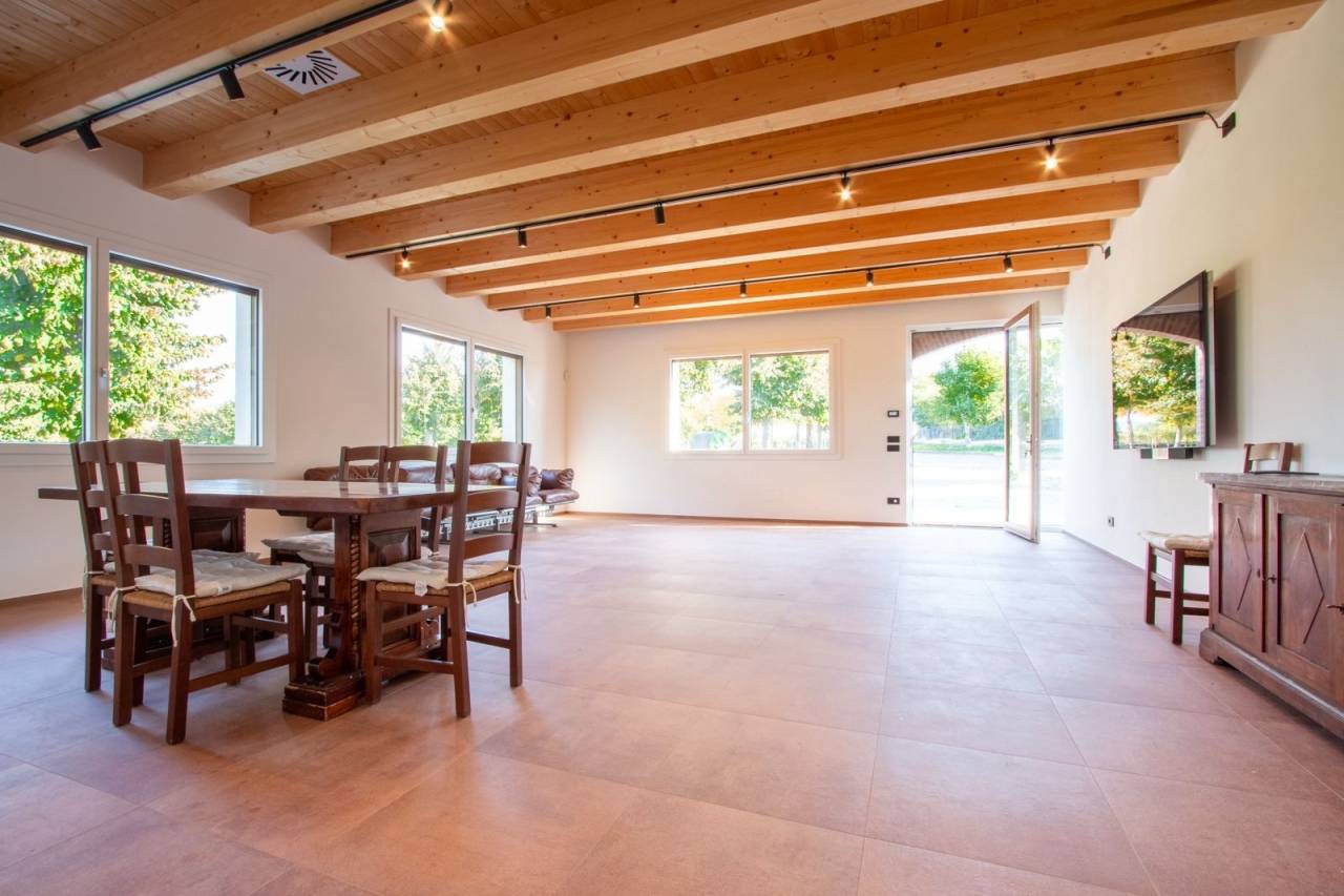 vendita scuderia in prossimita' del lago di garda a Vr