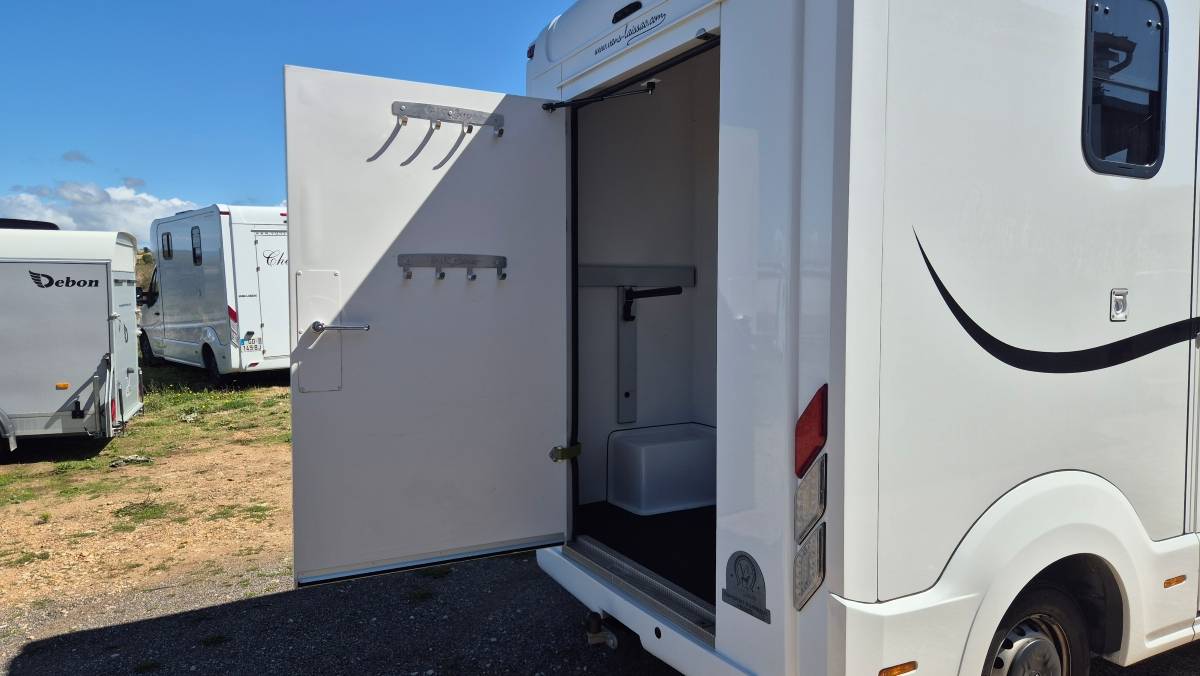 Van per Cavalli Laissac Utilitari Renault Master 2022 Occasione