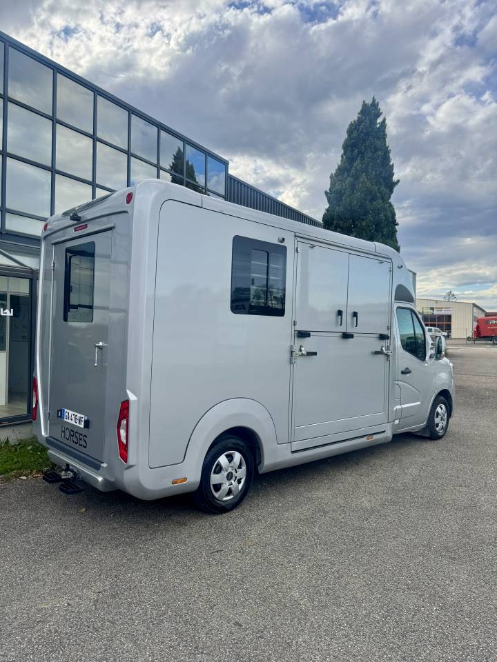 Van per Cavalli Renault MASTER STX 2 HORSES  2021 Occasione