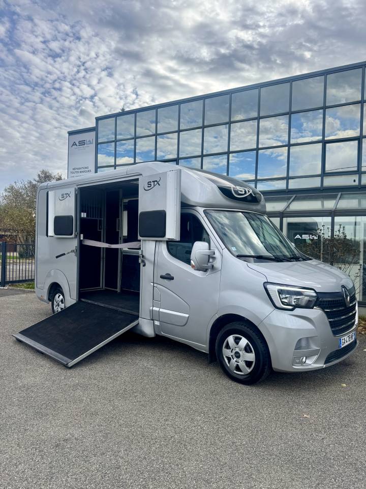 Van per Cavalli Renault MASTER STX 2 HORSES  2021 Occasione